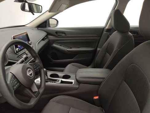 Used 2025 Nissan Altima 2.5 S FWD image 17