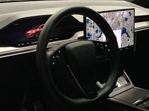 Used 2022 Tesla Model X image 3