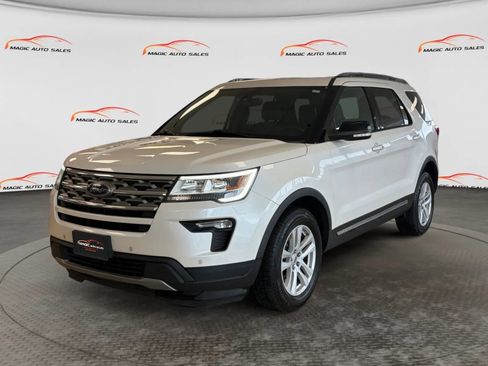 Used 2018 Ford Explorer XLT w/ Equipment Group 202A AWD/4WD image 1