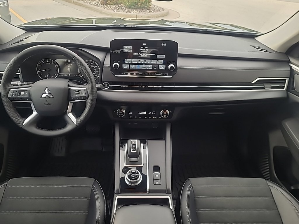 Used 2024 Mitsubishi Outlander SE AWD/4WD image 12