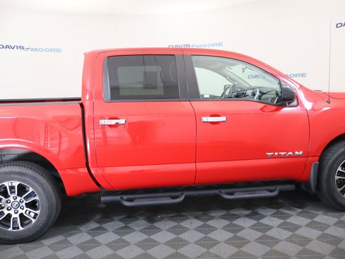 Used 2021 Nissan Titan SV w/ Accessory Utility Package AWD/4WD image 5