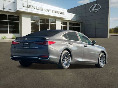 Used 2025 Lexus ES 300h w/ Luxury Package image 8