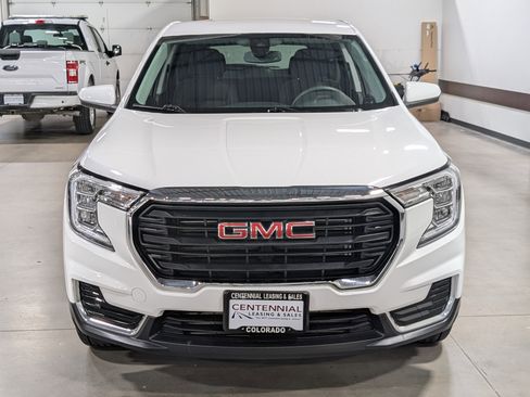 Used 2024 GMC Terrain SLE image 8