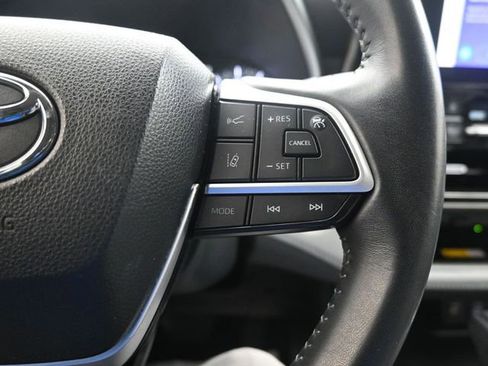 Used 2023 Toyota Highlander XLE image 15