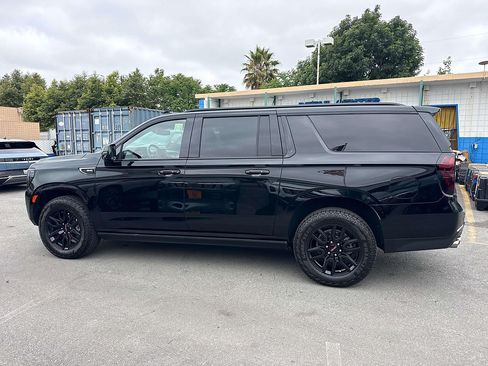 Used 2023 GMC Yukon XL AT4 w/ AT4 Premium Package AWD/4WD image 6