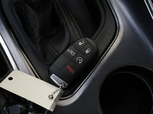 Used 2015 Dodge Challenger SXT image 44