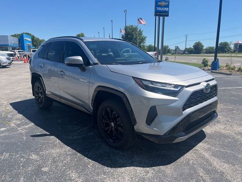 Used 2024 Toyota RAV4 SE AWD/4WD image 2
