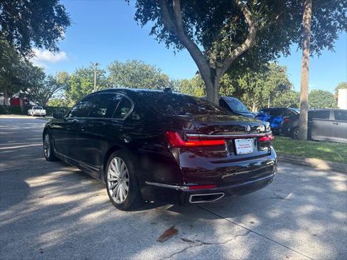 Used 2022 BMW 740i w/ Premium Package RWD image 9