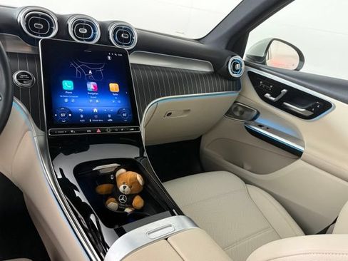 Used 2025 Mercedes-Benz GLC 300 image 21