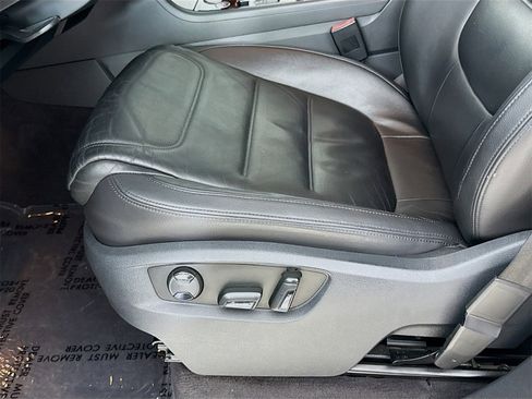 Used 2014 Volkswagen Touareg VR6 image 18