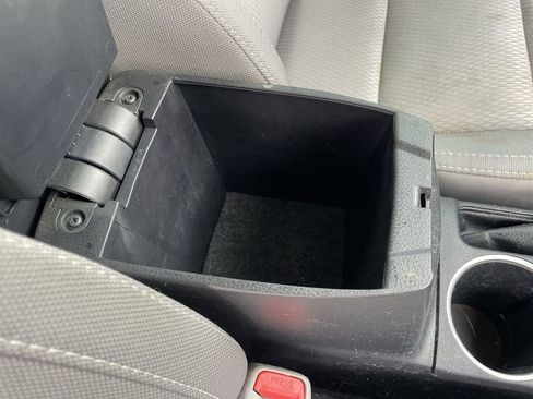 Used 2015 Toyota Corolla LE image 29