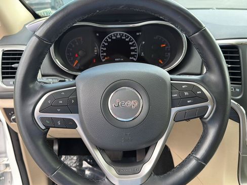 Used 2021 Jeep Grand Cherokee Laredo RWD image 19