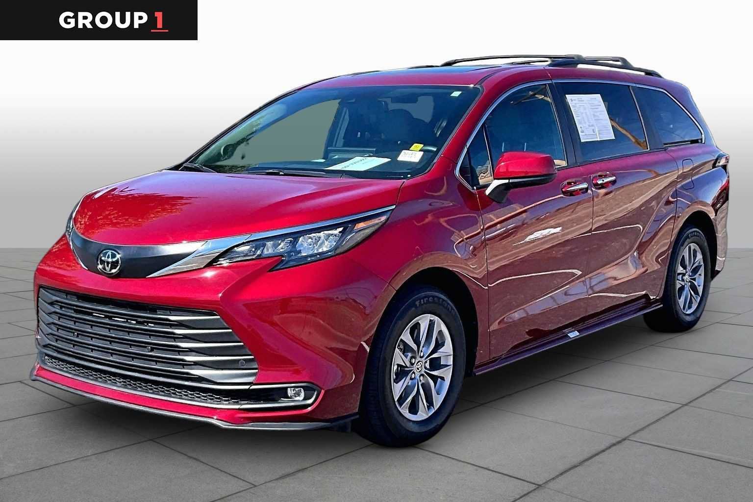 Certified 2026 Toyota Sienna XLE FWD image 1