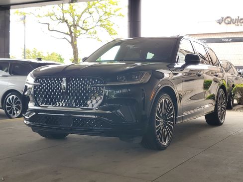 New 2026 Lincoln Aviator Black Label w/ Dynamic Handling Package AWD/4WD image 2
