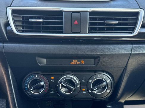 Used 2015 MAZDA MAZDA3 i Touring image 21
