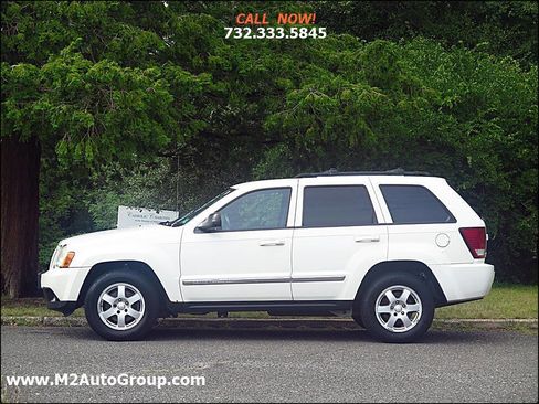 Used 2010 Jeep Grand Cherokee Laredo image 2