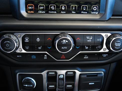 Used 2023 Jeep Wrangler Sahara w/ Cold Weather Group image 27