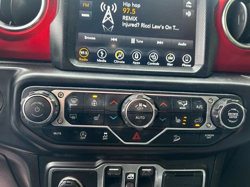 Used 2018 Jeep Wrangler Unlimited Rubicon image 23