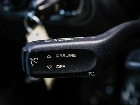 Used 2020 Porsche Macan Base image 27