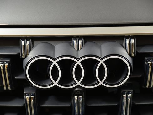 Used 2025 Audi Q7 2.0T Premium w/ Convenience Package image 16