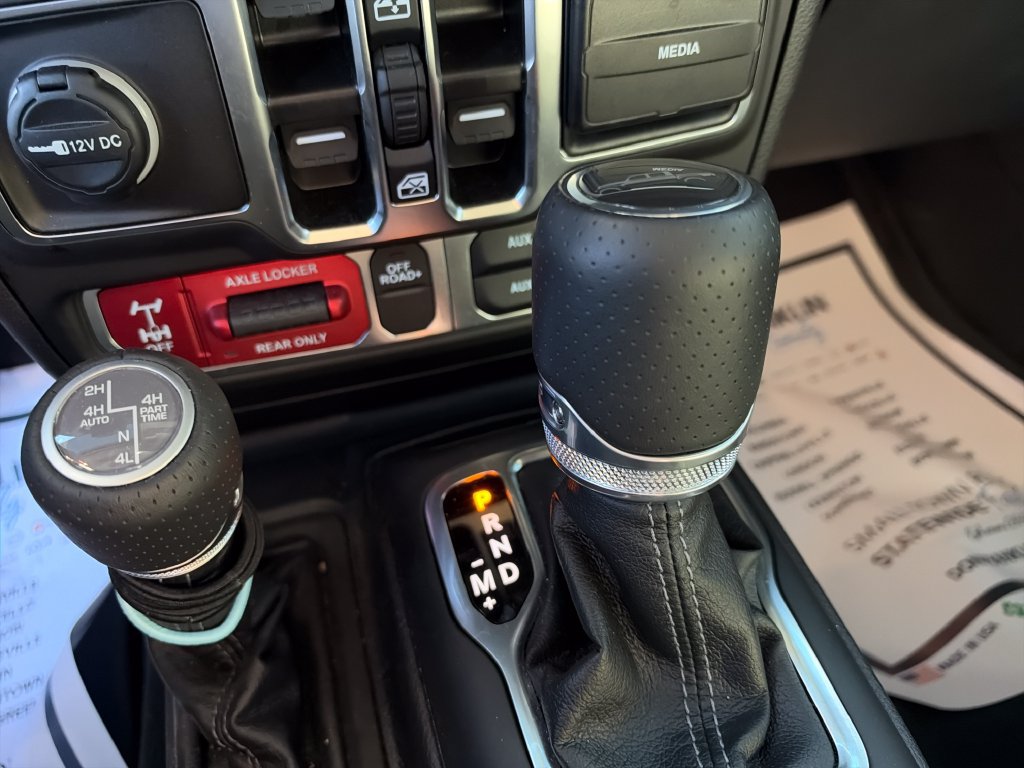 Used 2025 Jeep Gladiator Mojave AWD/4WD image 17