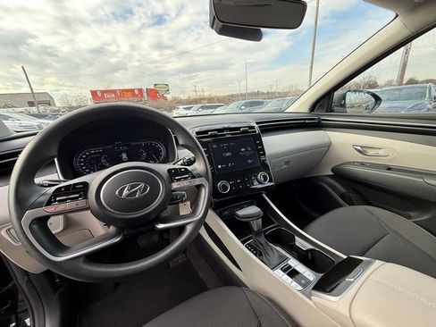 Used 2023 Hyundai Tucson SE image 2