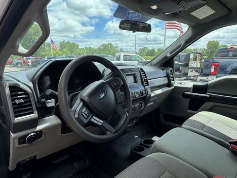 Used 2017 Ford F250 XL w/ Power Equipment Group AWD/4WD image 3