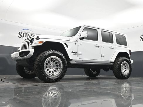 Used 2022 Jeep Wrangler Unlimited Sahara AWD/4WD image 28