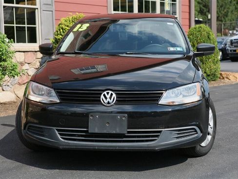 Used 2013 Volkswagen Jetta S FWD image 2