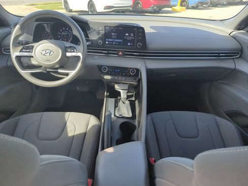 Used 2023 Hyundai Elantra SEL FWD image 15