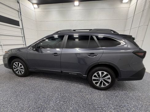 Used 2022 Subaru Outback Premium AWD/4WD image 3