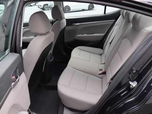 Used 2020 Hyundai Elantra SE FWD image 4