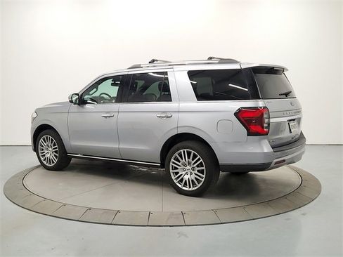 Used 2024 Ford Expedition Limited image 5