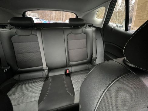 Used 2025 Chevrolet Trax LT w/ LT Convenience Package image 31