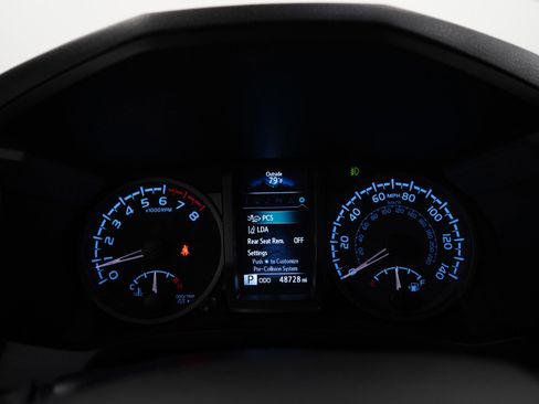 Used 2023 Toyota Tacoma TRD Sport w/ TRD Premium Sport Package AWD/4WD image 27