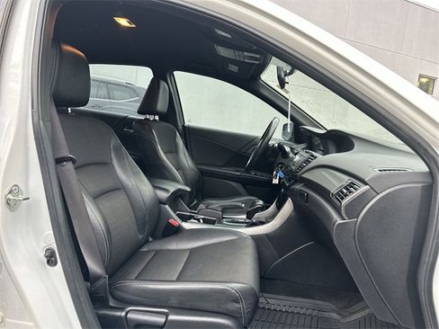 Used 2017 Honda Accord Sport image 21