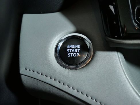 Used 2023 Toyota Highlander XLE AWD/4WD image 27