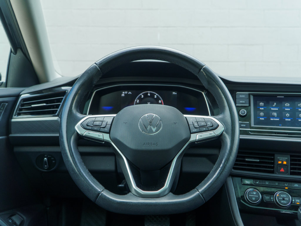 Used 2024 Volkswagen Jetta SE w/ Panoramic Sunroof Package FWD image 23