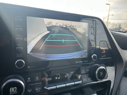 Used 2020 Toyota Highlander XLE image 15