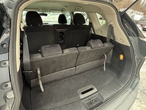 Used 2015 Nissan Rogue SV w/ SV Family Package image 28