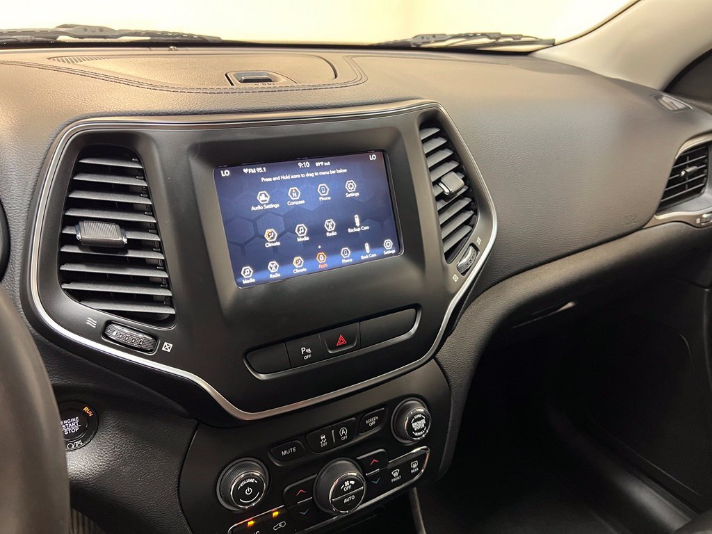 Used 2020 Jeep Cherokee Latitude Plus w/ Comfort/Convenience Group AWD/4WD image 24