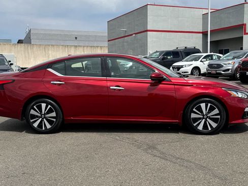 Used 2020 Nissan Altima 2.5 SV image 6