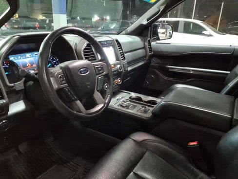 Used 2018 Ford Expedition XLT w/ Equipment Group 202A AWD/4WD image 9