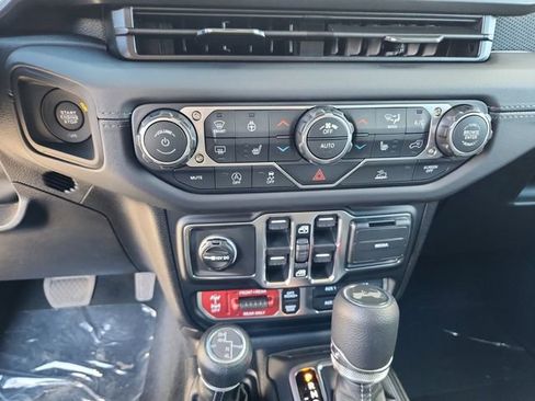 New 2026 Jeep Wrangler Unlimited Rubicon w/ Technology Group image 18