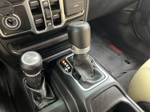 Used 2022 Jeep Wrangler Unlimited Sport AWD/4WD image 22