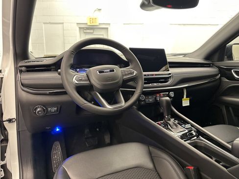 New 2025 Jeep Compass Latitude w/ Sun & Sound Group image 9