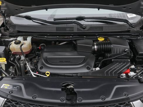 Used 2021 Chrysler Pacifica Touring-L image 11