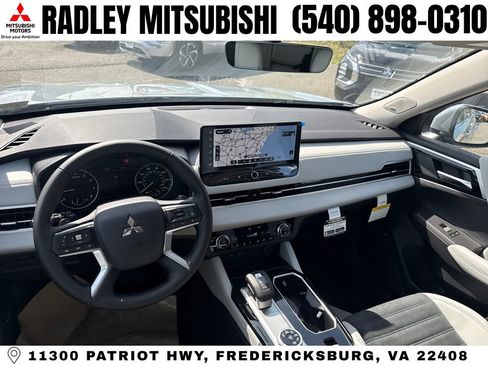 New 2026 Mitsubishi Outlander SE image 14