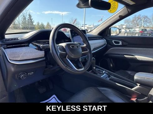 Used 2023 Jeep Compass Latitude AWD/4WD image 10