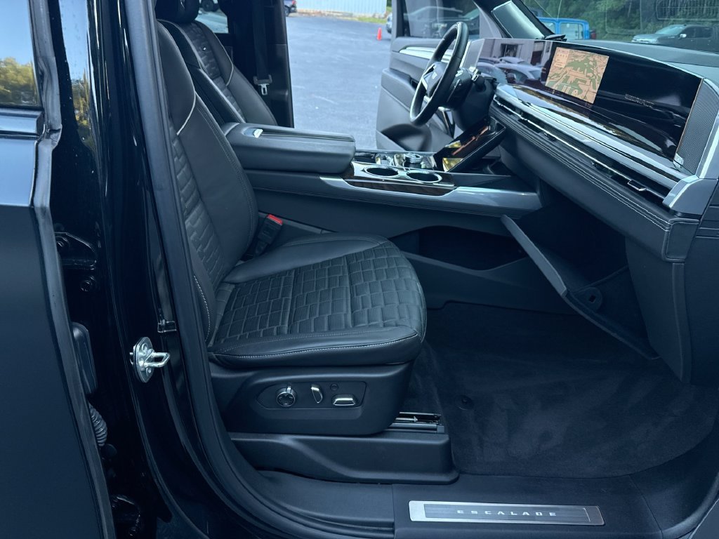 Used 2025 Cadillac Escalade ESV Sport Platinum AWD/4WD image 32